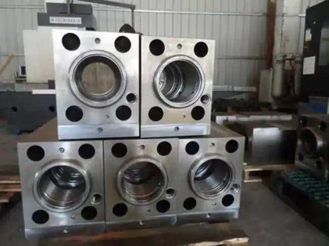 破碎锤中缸 SB121 20CrMo锻造 渗碳淬火复合工艺